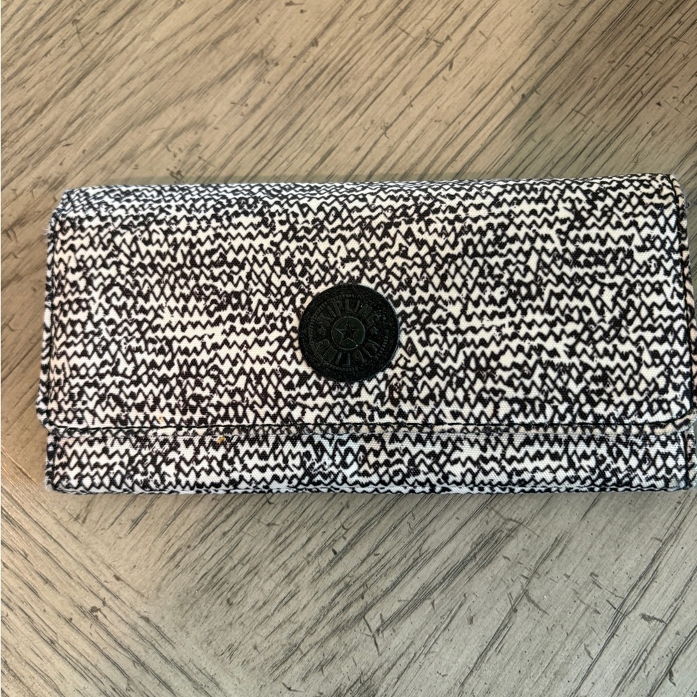 Kipling Stylish Black and White Women's Wallet
